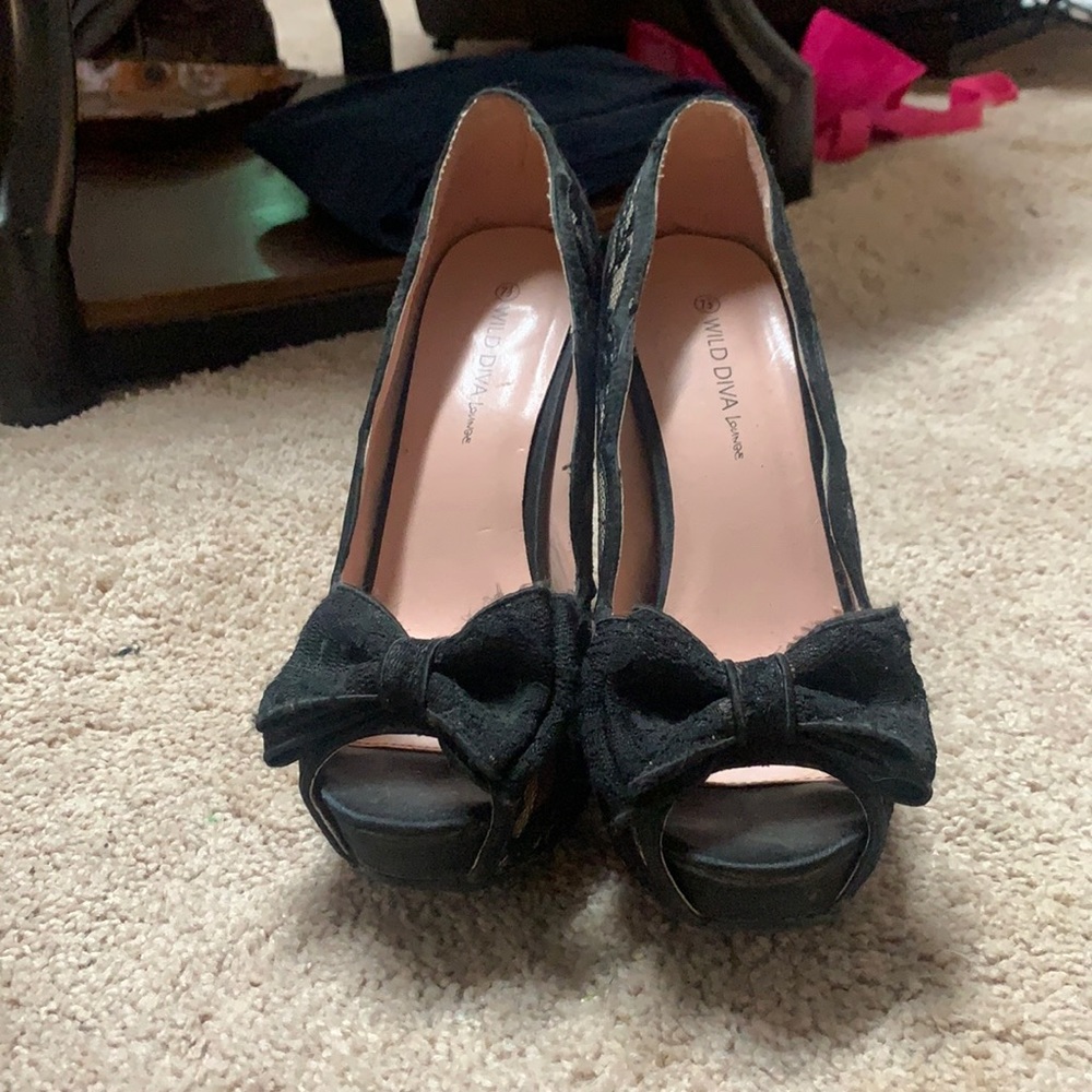 Black lace high heel with bow
